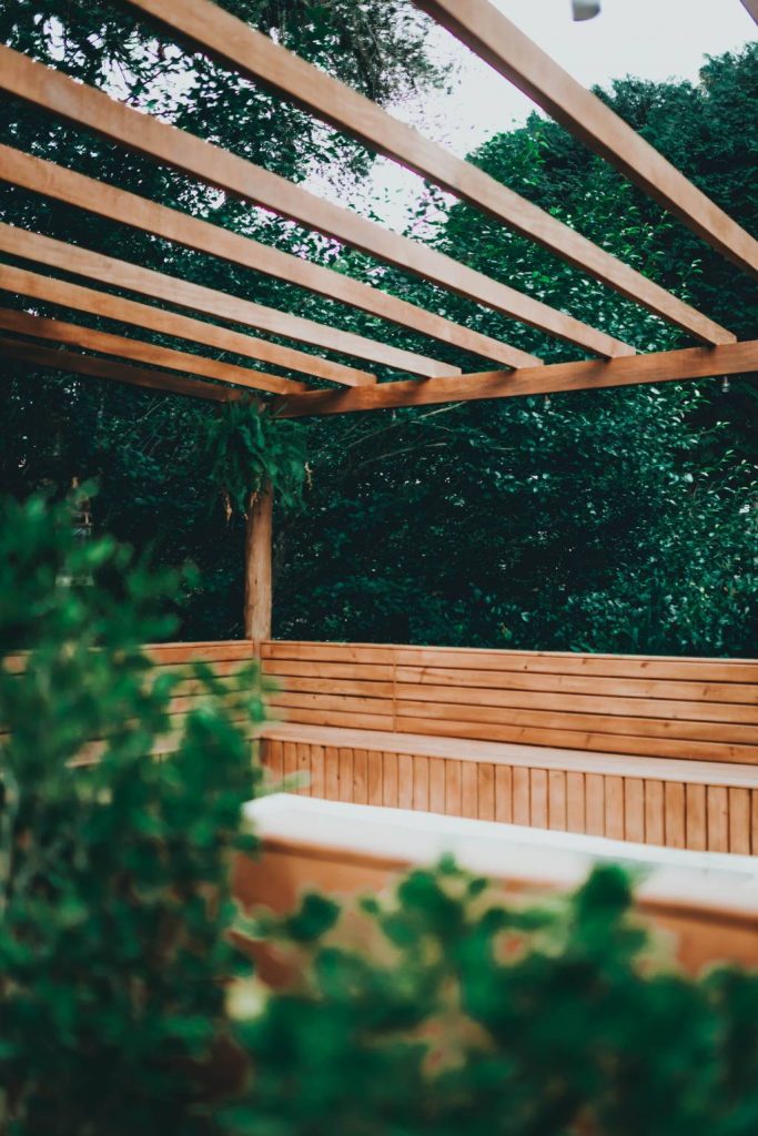 Pergolas à rennes : les solutions pour profiter de votre terrasse toute l’année Pergolas à rennes : les solutions pour profiter de votre terrasse toute l’année
